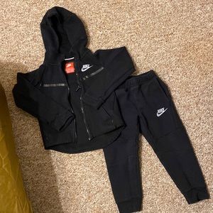Toddler Boys 4T Black Nike Tech Set